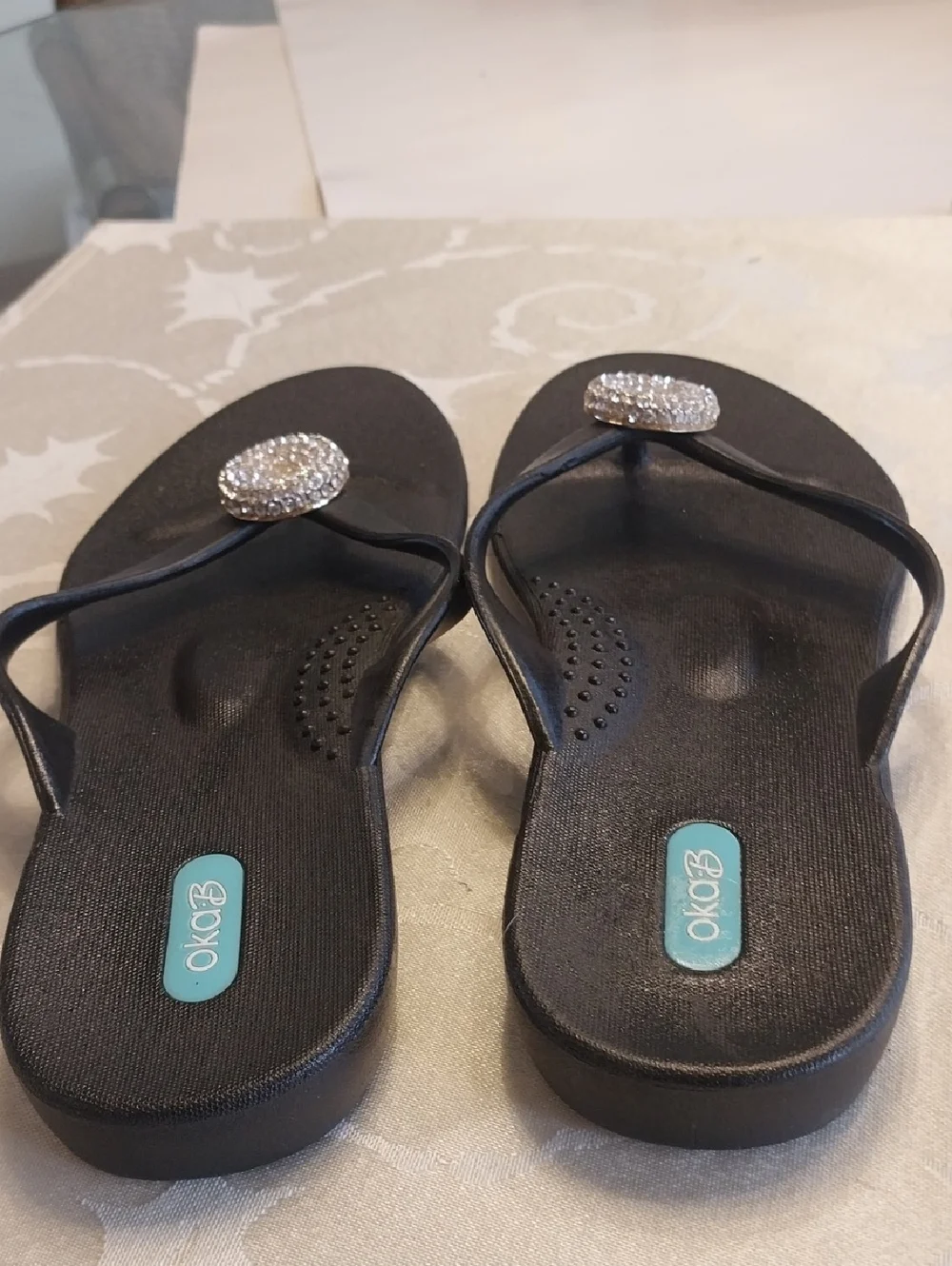 Oka-B NWOT Women's Rhinestone Jewel Flip Flop Sandals Size 10 Black Arch Support